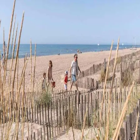 In Valras-plage Near Sandy شقة