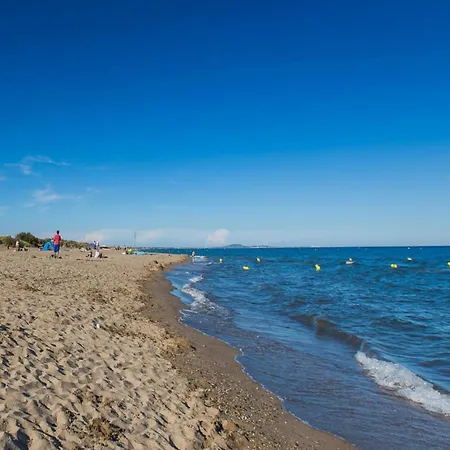 In Valras-plage Near Sandy شقة