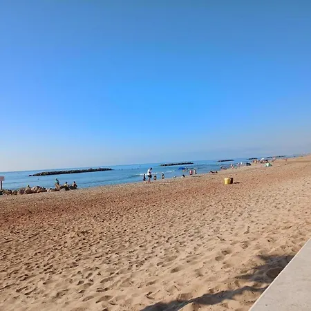 In Valras-plage Near Sandy شقة *